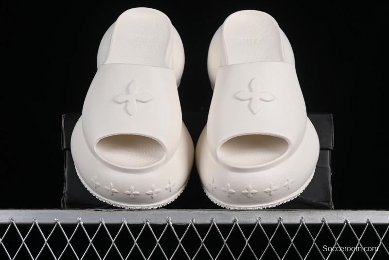 SMFK COMPASS Embossed One-Piece Platform Slides - E9066