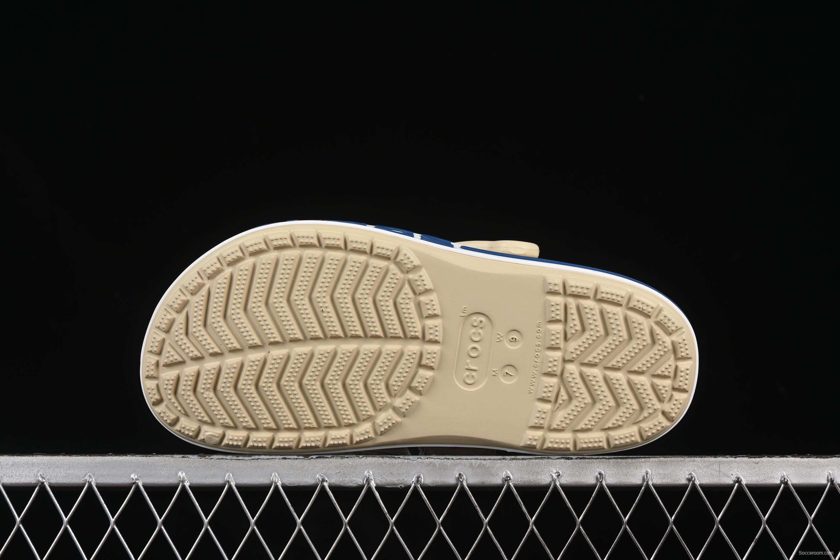 Crocs Classic Platform Clog Sandals with Ventilation Holes - B.D4