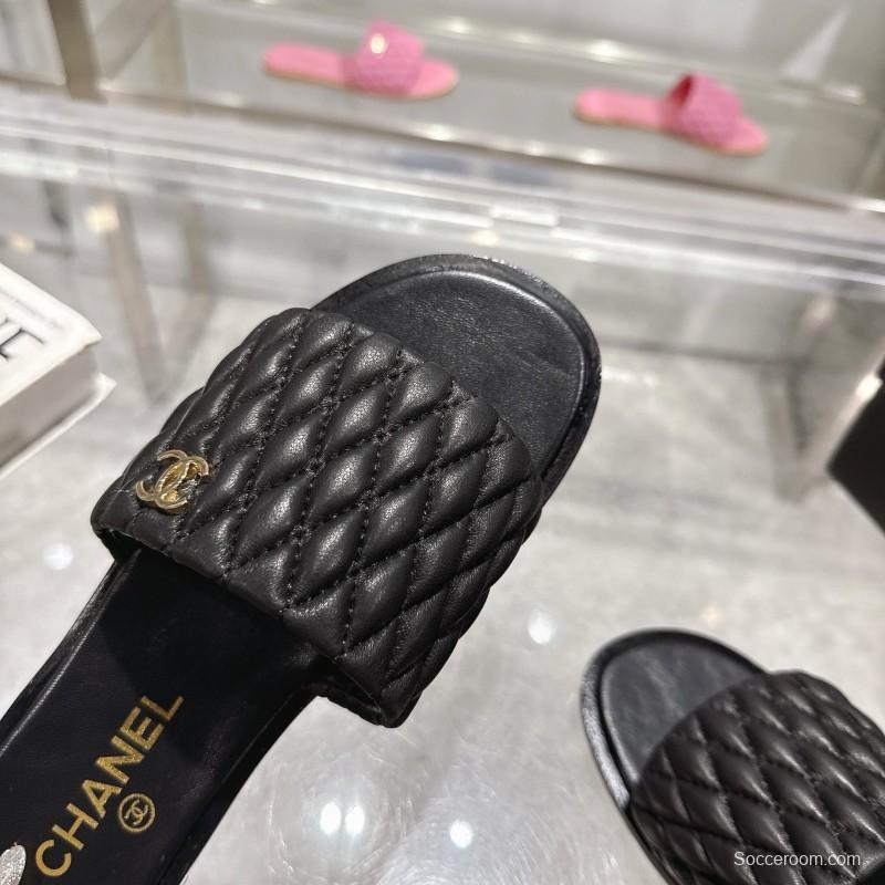 2025 Slippers Chanel Black Quilted Leather Slippers
