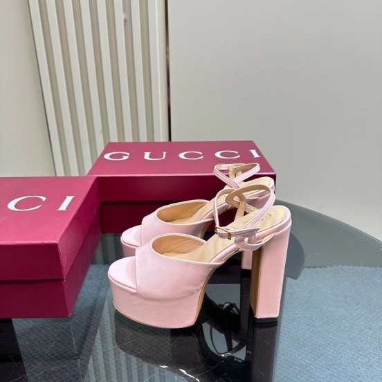 2025 Women Gucci Pink Patent Leather Platform Sandals