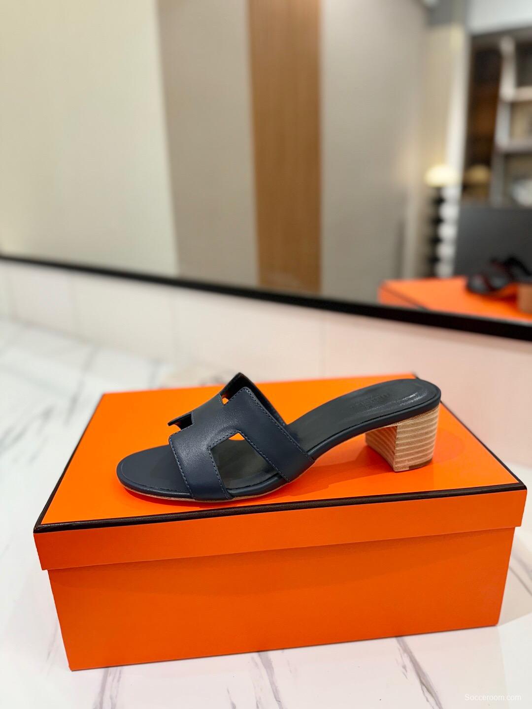 2025 Women Hermès Black Leather Heeled Slippers
