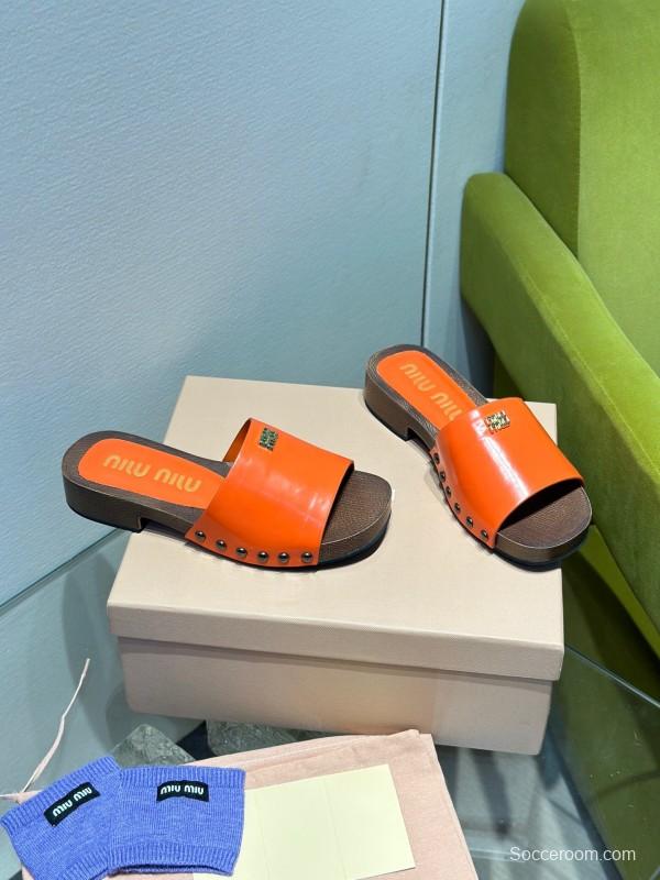 2025 Women Miumiu Orange Patent Leather Slippers