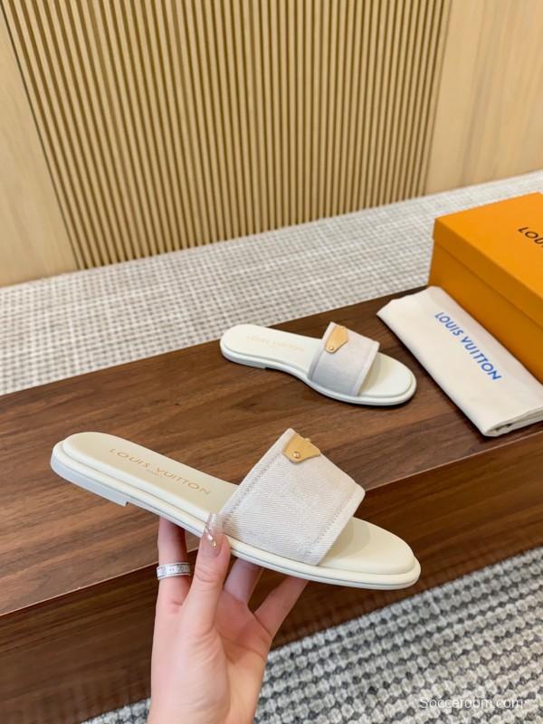 2025 Women Louis Vuitton White Leather Slippers LY00200